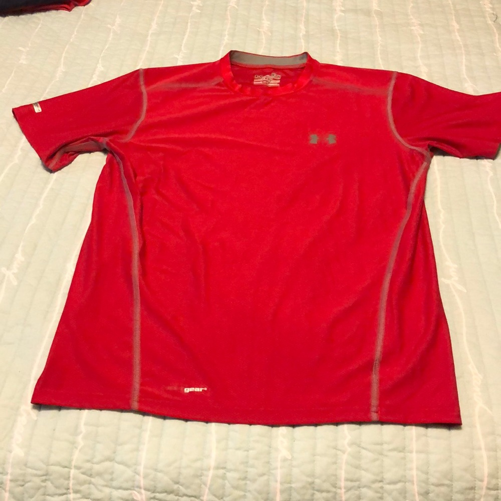 Men’s medium Under Amour t-shirt heat gear